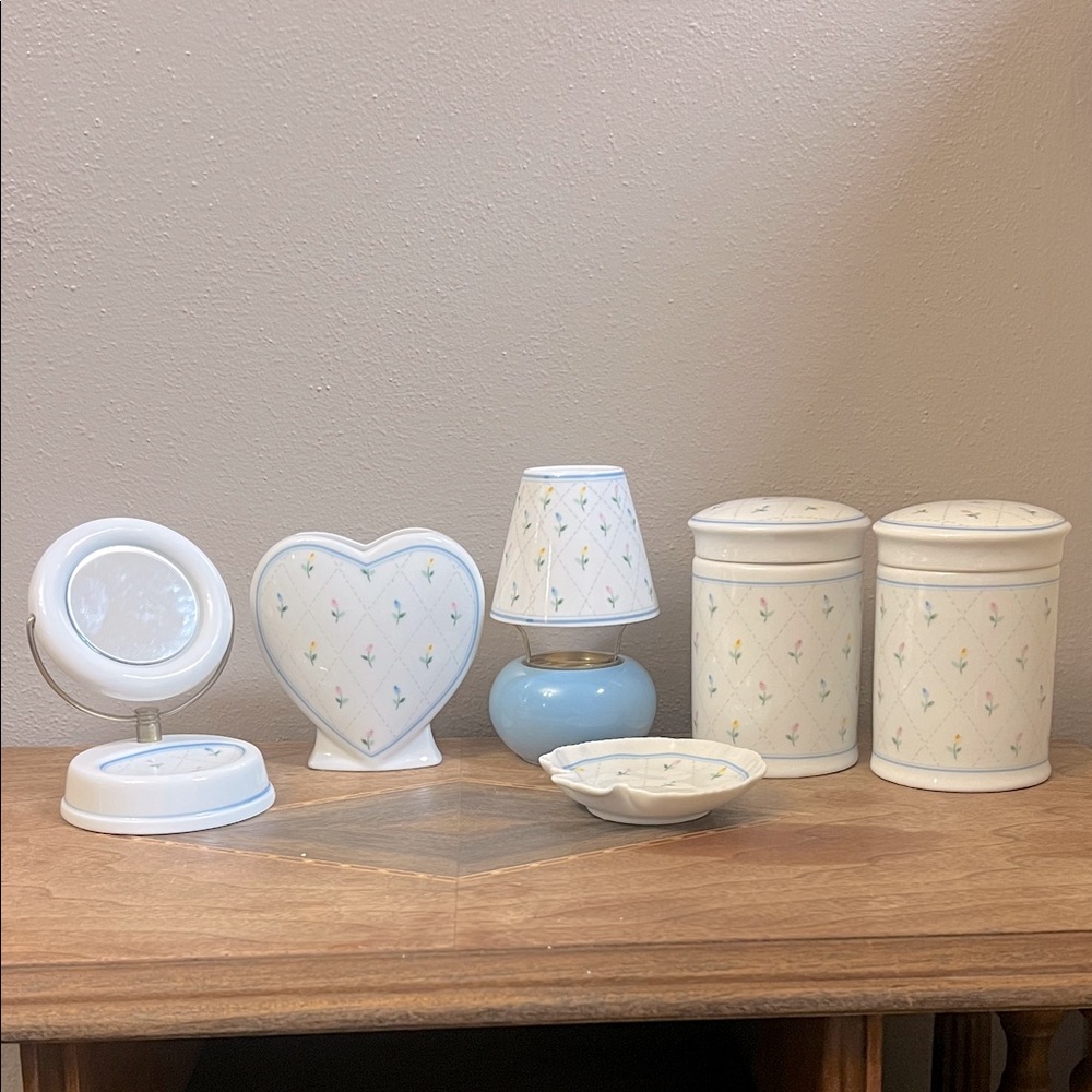 Vintage cottage core porcelain vanity set